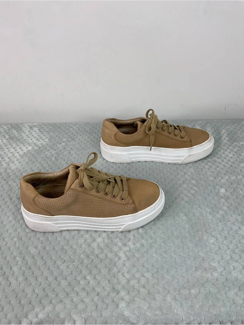 J/Slides Tan Platform Lace-Up Sneakers Size 7